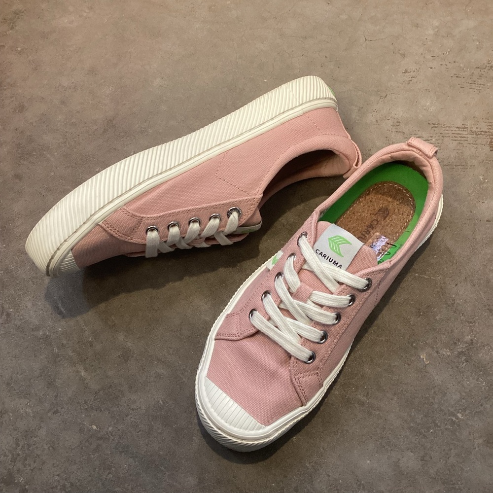 Cariuma OCA Low Canvas Sneakers Light Rose Pink EUC Size 8 Style 100103R02W